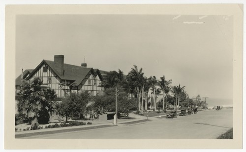 Exterior view of Stratford Inn from road