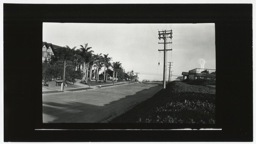 Exterior of Stratford Inn with view to ocean