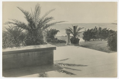 Stratford Inn steps leading to beach