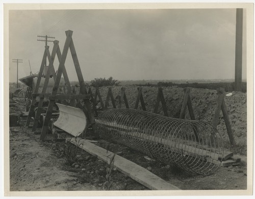 Laying a section of the El Cajon pipeline