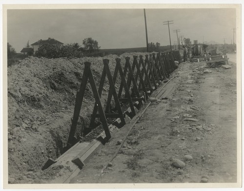 Laying a section of the El Cajon pipeline