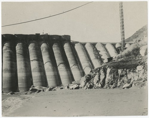 Lake Hodges Dam under construction