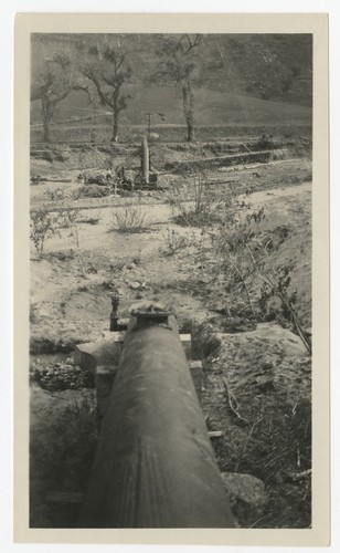 Steel pipe section of the San Diego flume under construction