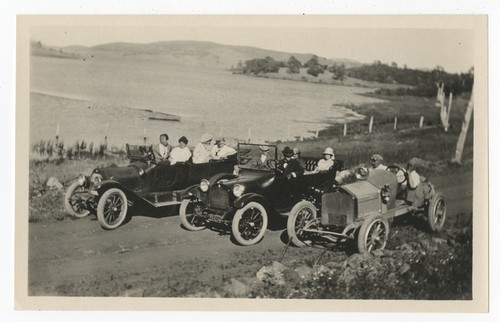 People in cars at Lake Cuyamaca