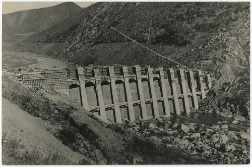 Lake Hodges Dam under construction