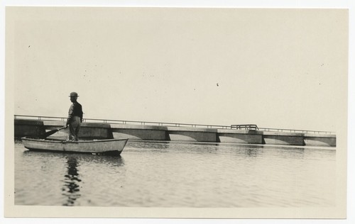 Boating on Lake Murray, near dam's edge