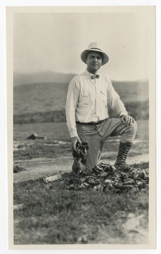 Man with mussels, Baja California