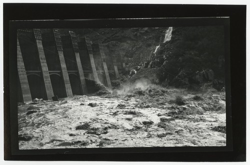 Lake Hodges Dam flood during construction