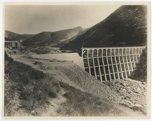 Lake Hodges Dam under construction