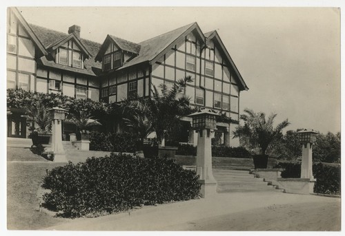 Detailed view of steps and light posts leading to Stratford Inn