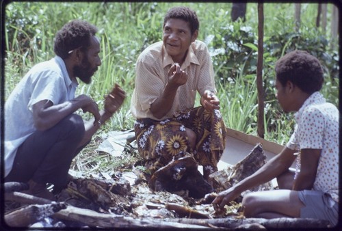 Western Highlands: men eating pork