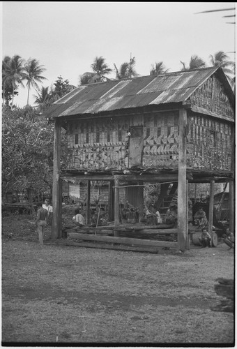 Land litigation meeting: villagers listen to proceedings, recorded by anthropologist Edwin Hutchins (l)