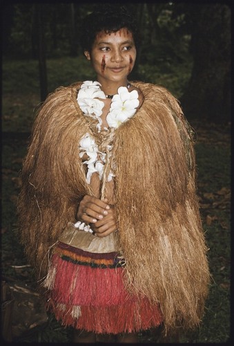 New mother wears long fiber shawl, flower garland, and skirt valuable on top of her head