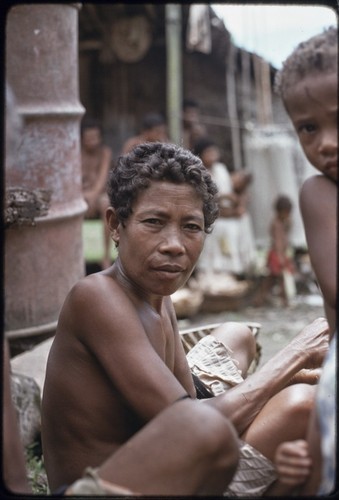 Mortuary ceremony: woman at a ritual exchange