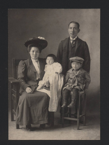 Portrait of Suzuki family