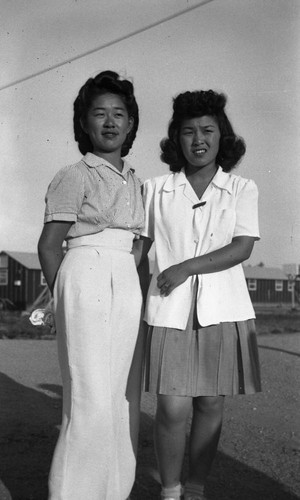 Nisei women in Jerome camp