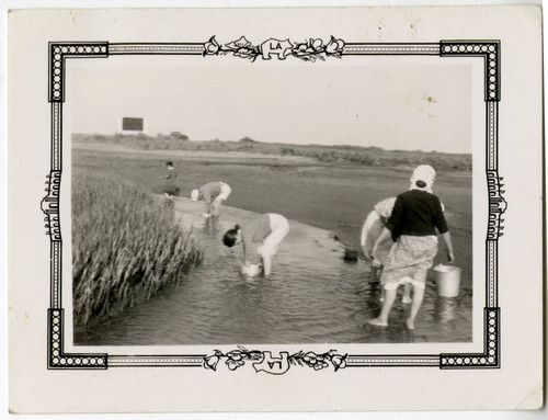 Kiyoko Maeda Yoshioka clam digging on Terminal Island