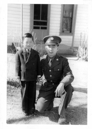 [Toshikuni Taenaka in US Army service uniform]