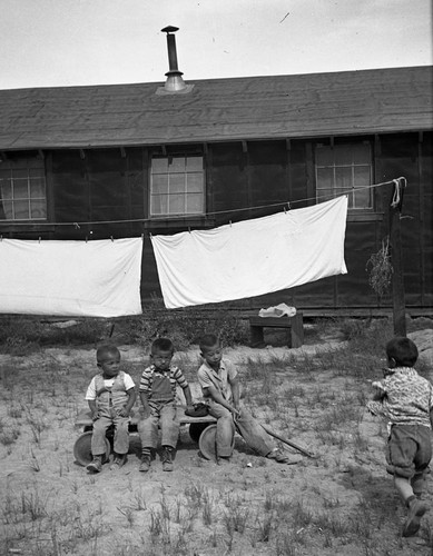 Children with clothesline in Jerome camp