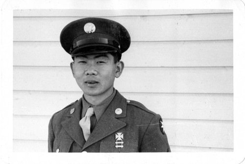 [Toshikuni Taenaka in US Army service uniform]