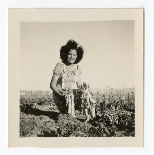 Kazuko Katherine Saito holding vegetables at Heart Mountain