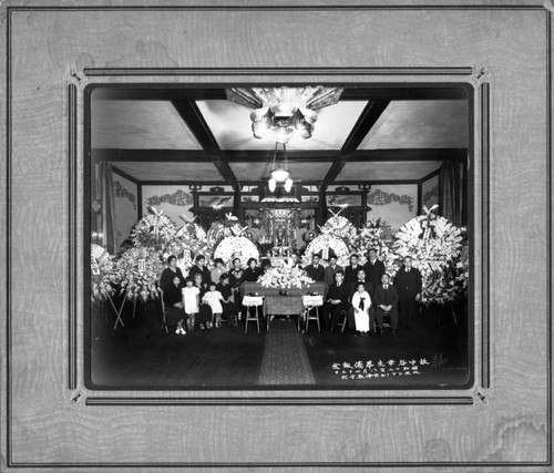 Ko Nakatani Yukio sogi kinen [= Commemorative photograph for the late Yukio Nakatani's funeral]