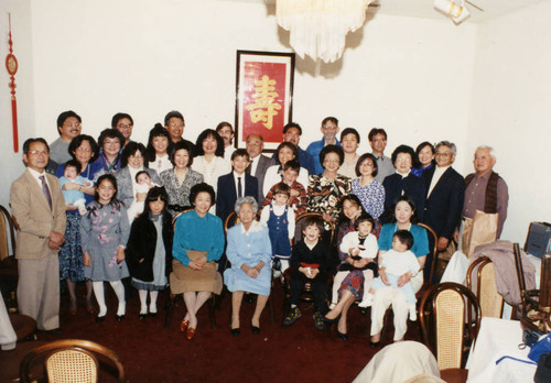 [Group portrait of the Kawase family]