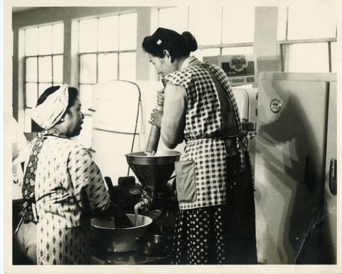 Miye and Kimiko Ishibashi making Mochi