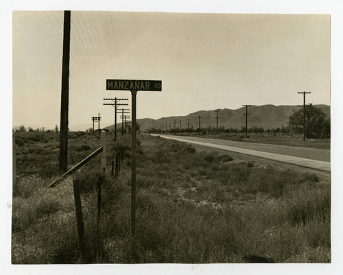 Manzanar RD street sign
