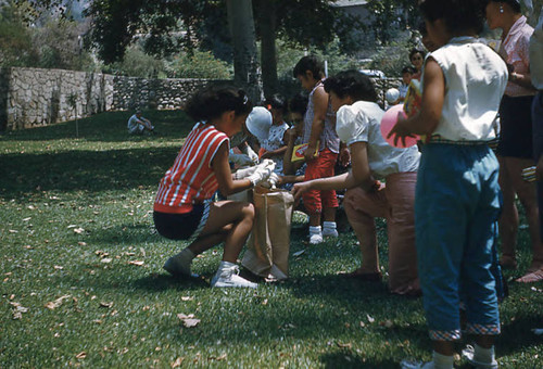 Women and children at Little Miss picnic