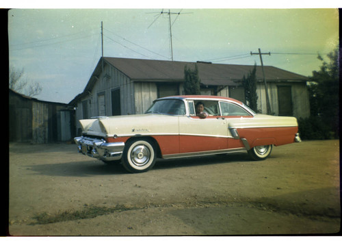 [Japanese American women, car]