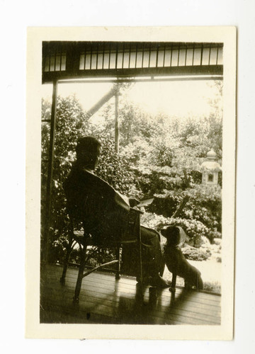 Suekichi Futakawa with a dog