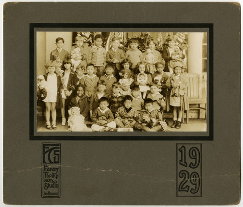 Class photo of young children