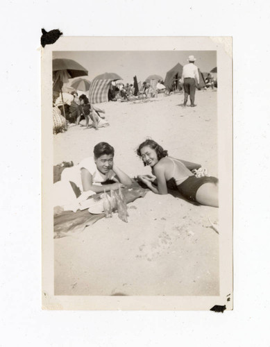 Sumiko Dorothy Tanabe with a friend at the beach