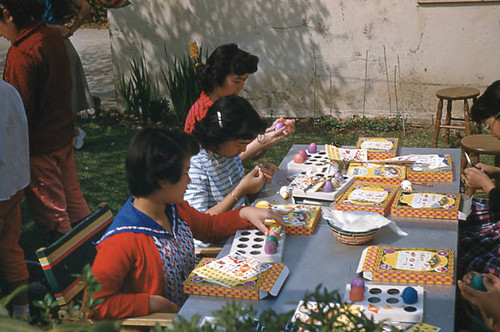 Girls dying eggs at Little Miss event