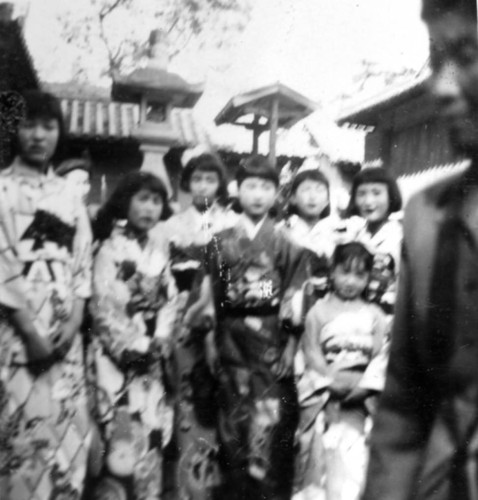 [Japanese women in kimono]