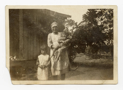 Yae Takahashi with two children