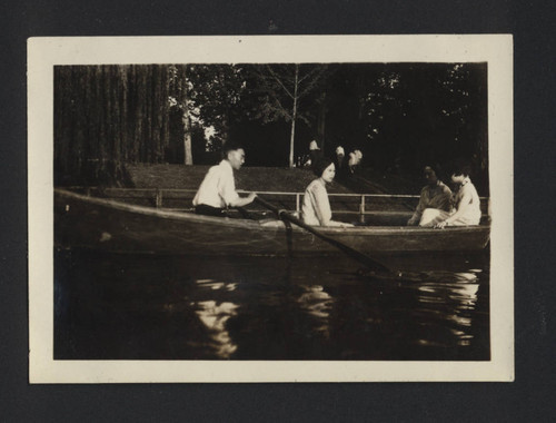 Photograph of Suzuki family members at 1928 Sacramento State Fair