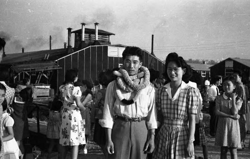 Atsushi Art Ishida and Hisako Yatabe leaving Jerome camp for Tule Lake camp