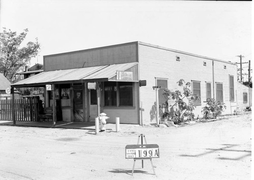 Cafe on the corner of Ocean Avenue