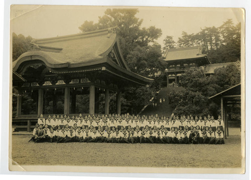 Kofu Koto Jogakko [= Kofu Girls High School] field trip, Tsurugaoka Hachimangu