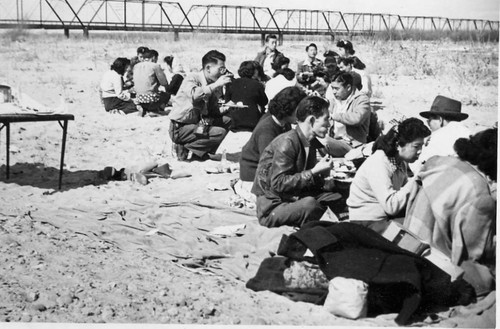 [Picnic by the river]