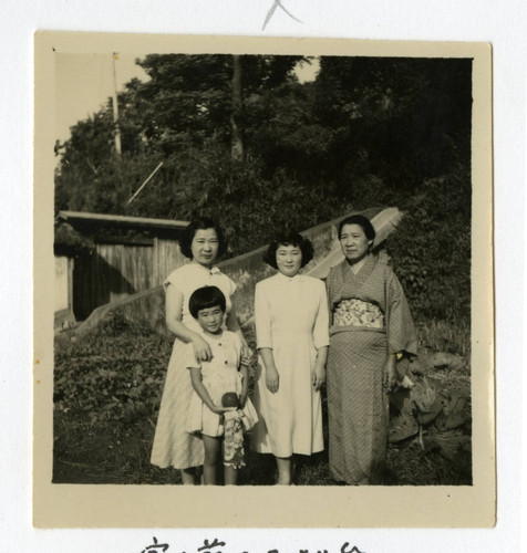 [Yestuko Sakai and her family members]