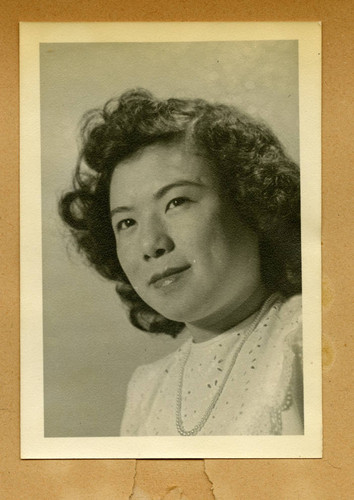 Portrait of a Nisei woman