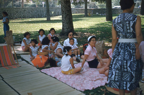 Young women and children at Little Miss picnic