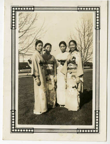 Kiyoko Maeda Yoshioka with Kimiko Maeda Ishibashi and friends wearing their kimonos