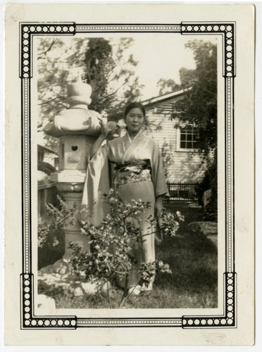 Kimiko Maeda Ishibashi, wearing a kimono