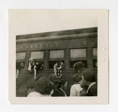 Volunteers leaving from Jerome camp to Tule Lake camp