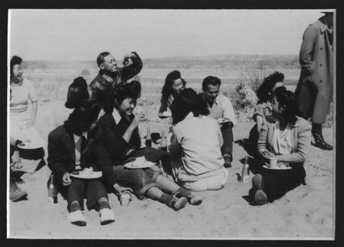 [Picnic by the river]