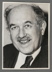 [Portrait of Otto Stern without glasses.]